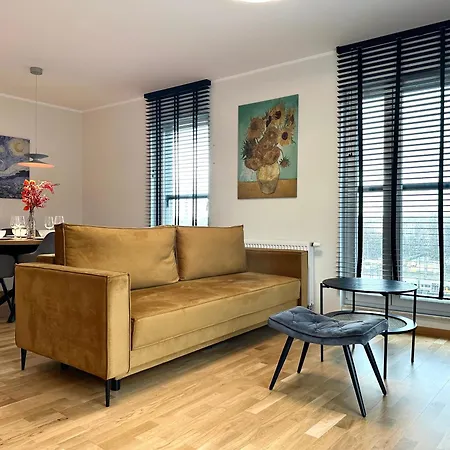 Апартаменты Madalinskiego 26 - Balcony & Lift - 700m Main Station Вроцлав