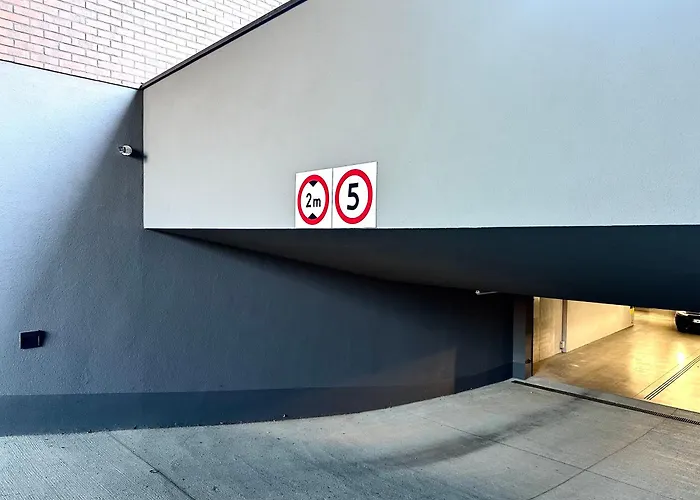 Апартаменты Madalinskiego 26 - Balcony & Lift - 700m Main Station