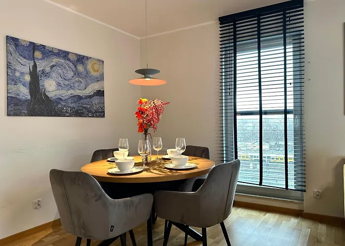 Апартаменты Madalinskiego 26 - Balcony & Lift - 700m Main Station *