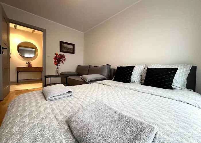 Апартаменты Madalinskiego 26 - Balcony & Lift - 700m Main Station Вроцлав