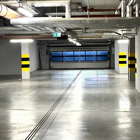 Madalinskiego 26 - Balcony & Lift - 700m Main Station شقة