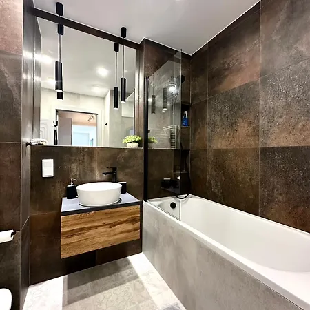 Lägenhet Madalinskiego 26 - Balcony & Lift - 700m Main Station