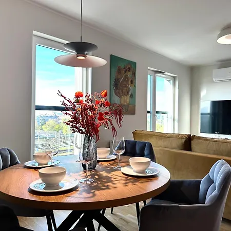 Lägenhet Madalinskiego 26 - Balcony & Lift - 700m Main Station Wrocław