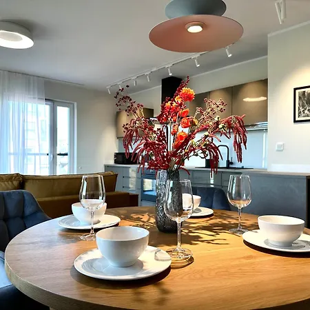 Madalinskiego 26 - Balcony & Lift - 700m Main Station *