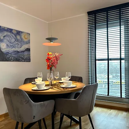 Apartamento Madalinskiego 26 - Balcony & Lift - 700m Main Station *
