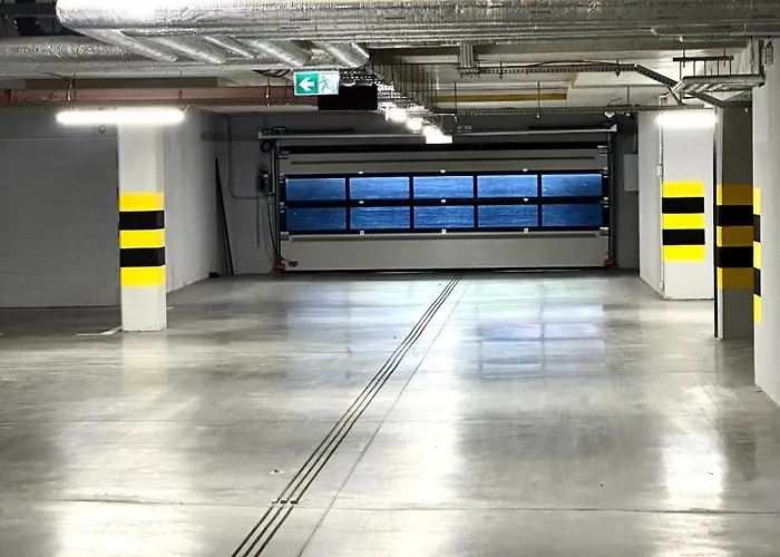 Madalinskiego 26 - Balcony & Lift - 700m Main Station 아파트