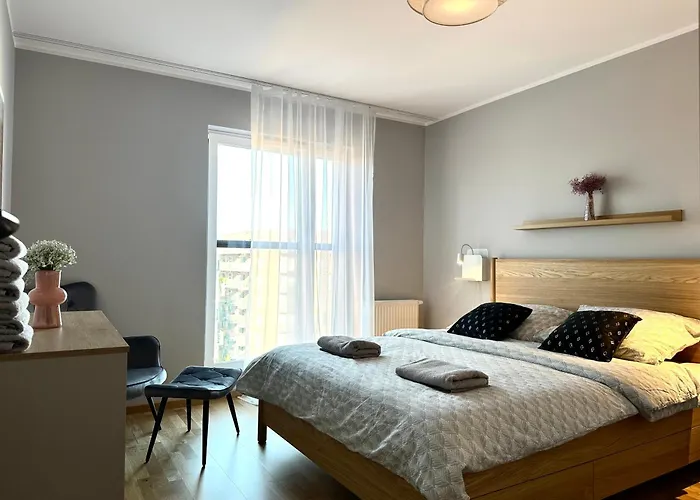 Madalinskiego 26 - Balcony & Lift - 700m Main Station